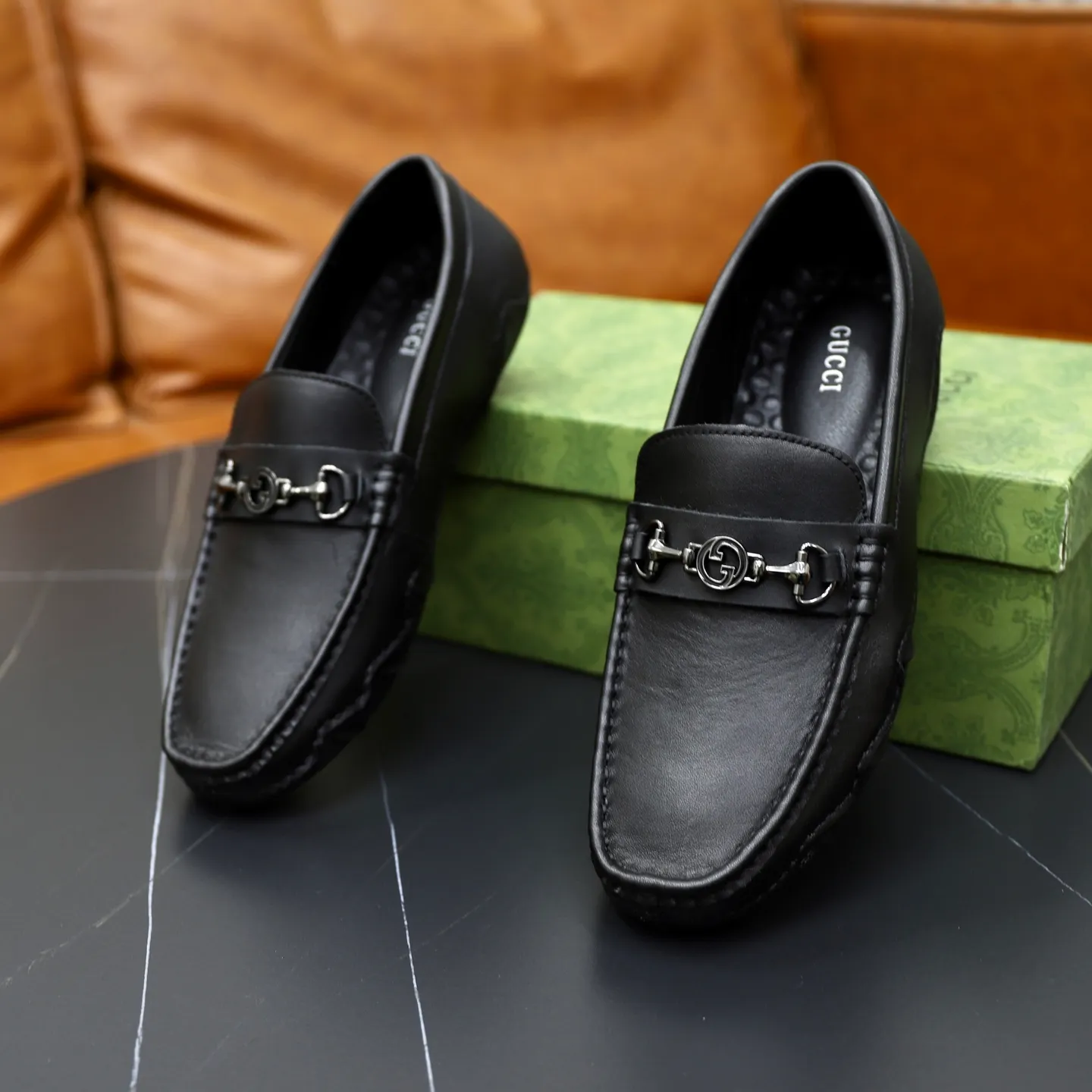 Ex-factory price: 400💰🙅‍♂️🙅‍♂️🙅‍♂️ Brand: Gucci GuCCI Standard code: Men's code 38-44 (45 can be customized) Grade: Same as the official website Material: Original leather stitching and hand stitching Comfortable and wear-resistant outsole Style category: Men's fashionable casual slip-on shoes Distinguished big-name luxury elements Top luxury Color: Color of the actual picture